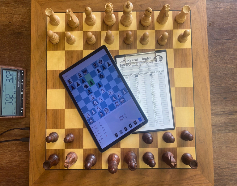 ÚKŠS zakázal digitální partiáře 