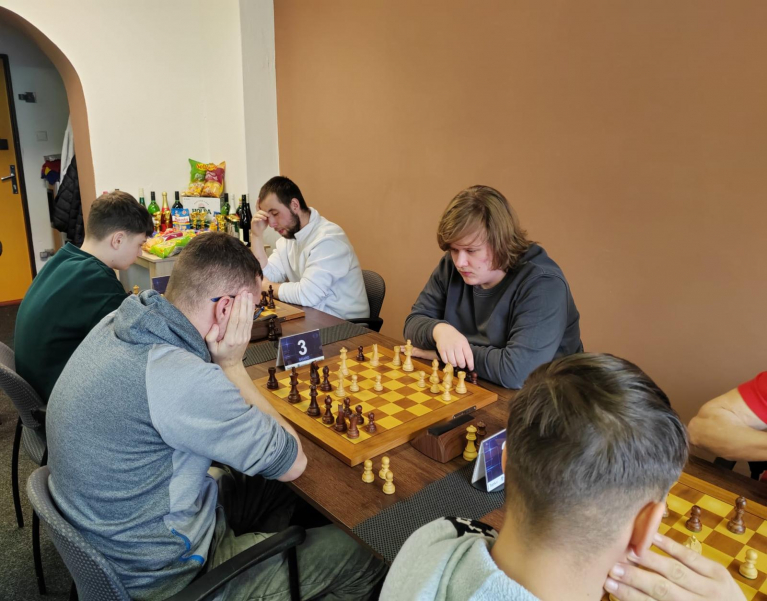 R.Vaic připisuje 138 ELO